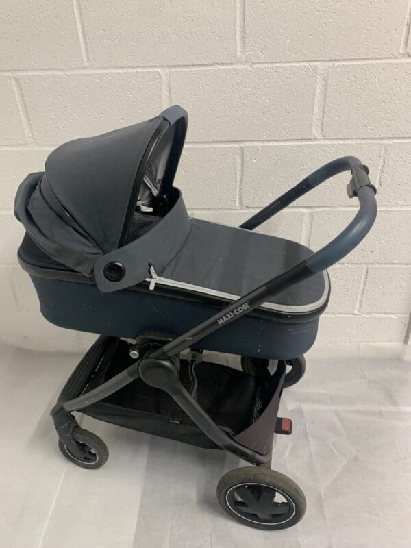 Maxi-Cosi stroller with carrycot.