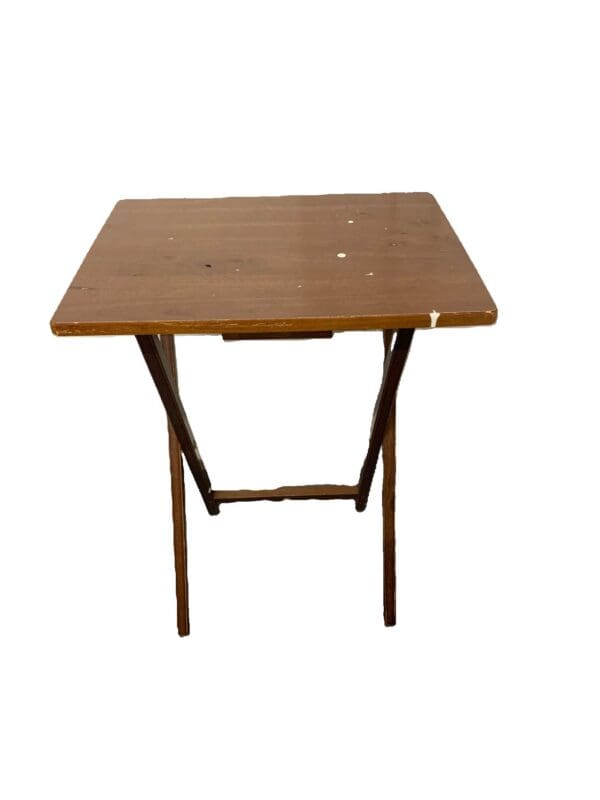 Folding table